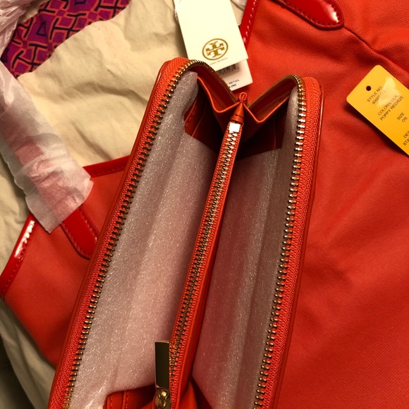Tory Burch tote with free wallet!!! - Picture 4 of 5